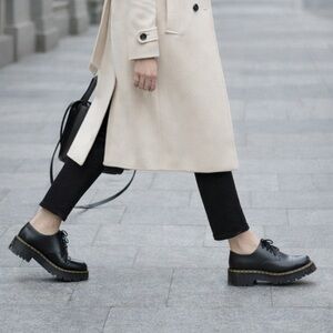 Dr. Martens Leona Lo Platform Oxford Shoes Black Leather Lug Sole Size 10 NWB